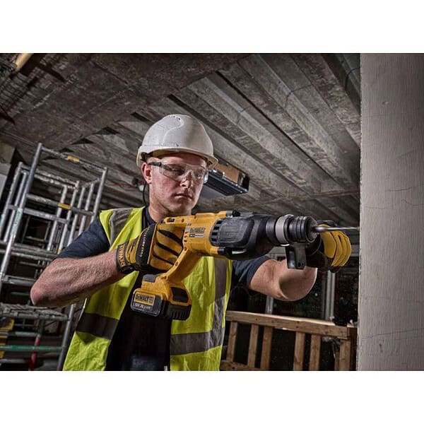 DEWALT DCH133M1 18V Cordless Hammer with Brushless Motor2 - LXINDIA.COM