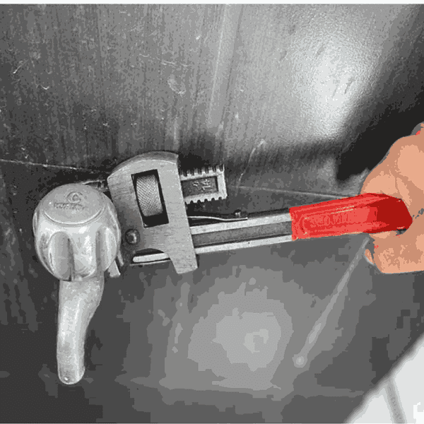 EmmEmm 14inch Pipe Wrench Durable Hand Operated Pipe Wrench for Plumbing1 - LXINDIA.COM