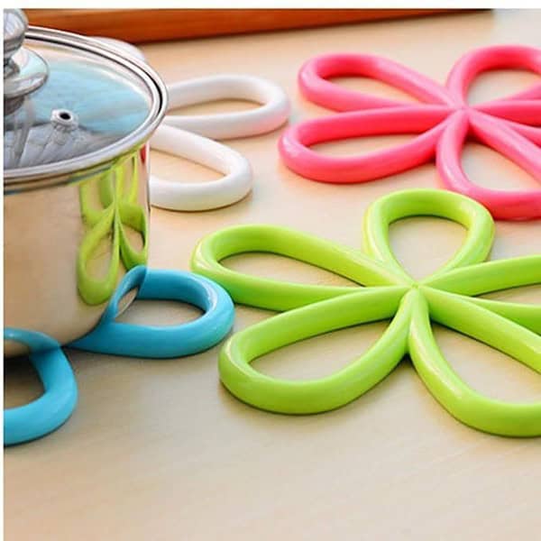 we3 PVC Insulated Plum Flower Shaped Anti Slip Hot Pot Table Mat Set of 5 1 - LXINDIA.COM