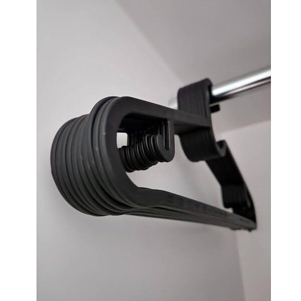 Ikea SPRUTTIG Lightweight Clothes Hangers Black Set of 20 2 - LXINDIA.COM